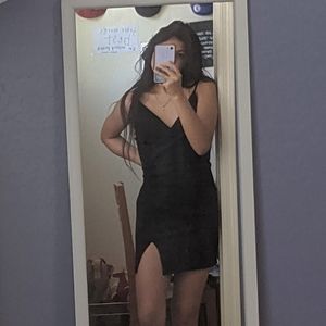 Black v-neck bodycon dress